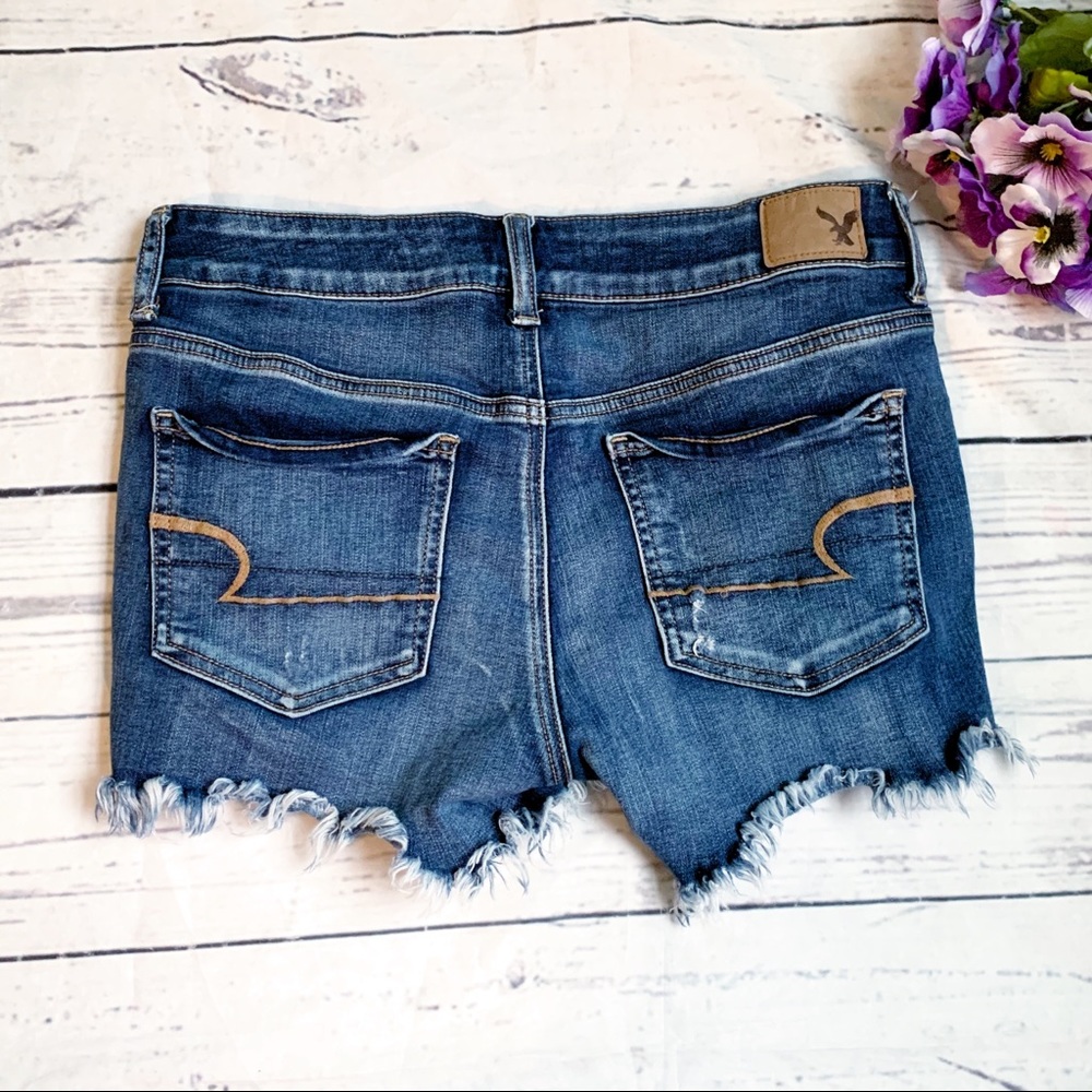AE Midi Cut off Shorts dark wash Distressed size 8 - Picture 4 of 5